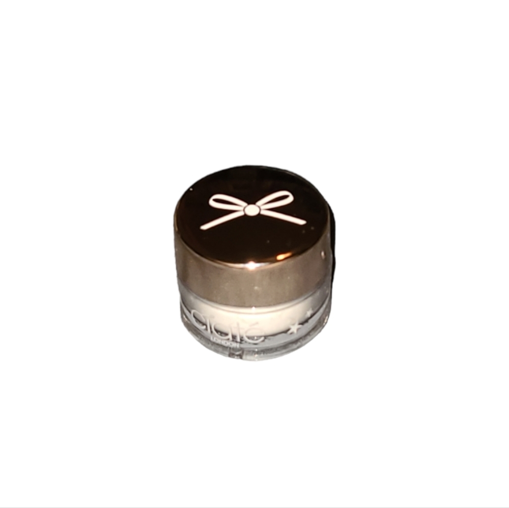 4/$25! CIATÉ LONDONMini Translucent Setting Powder in Hideout - Picture 4 of 10